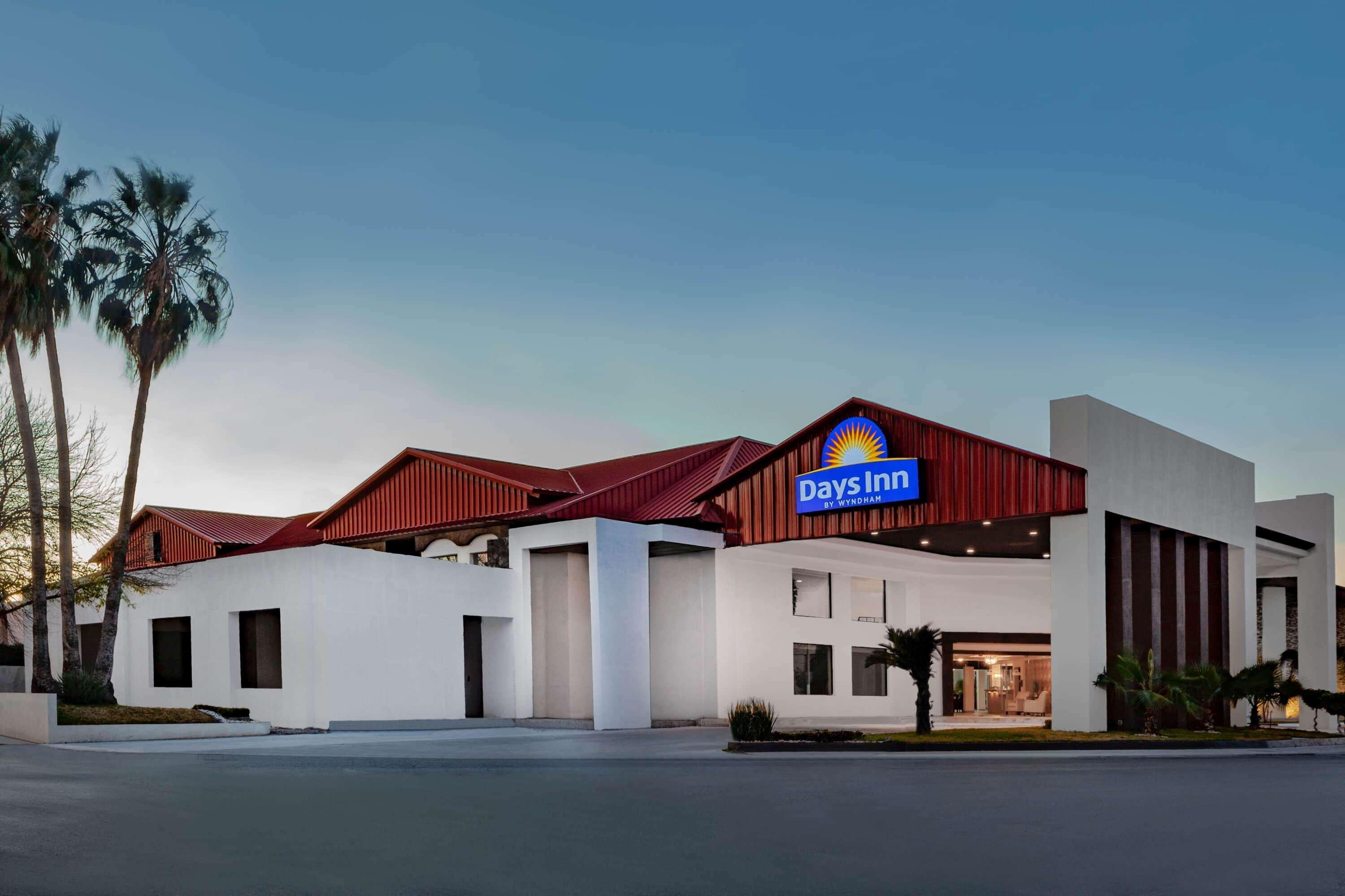 HOTEL DAYS INN BY WYNDHAM PIEDRAS NEGRAS 3* (Mexico) - from US$ 98 | BOOKED